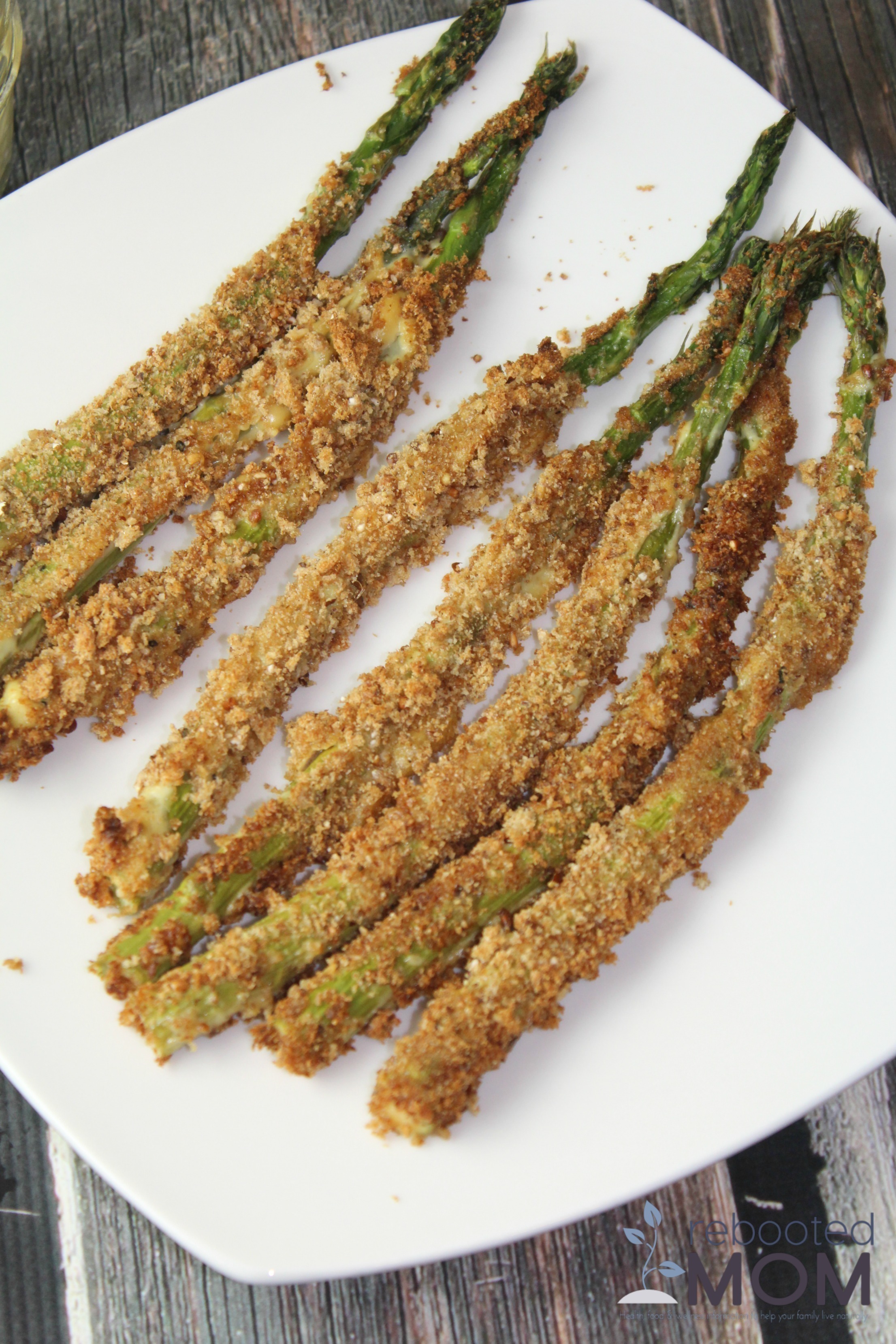 Panko roasted asparagus are fresh asparagus spears coasted in a mixture of grated parmesan and breadcrumbs and baked until they are crispy, golden brown.