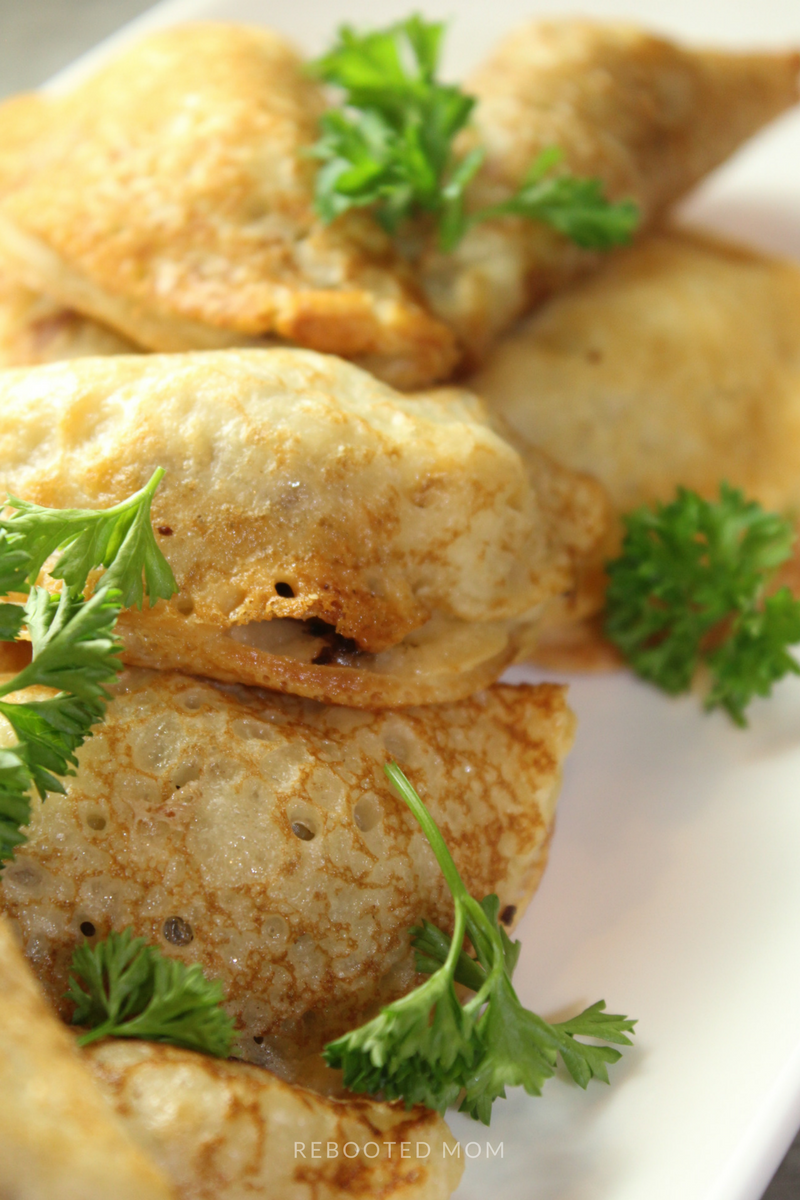 A grain and gluten-free version of the traditional empanada, put together with meat and potatoes and baked in a warm oven. Crispy, filling and full of flavor!