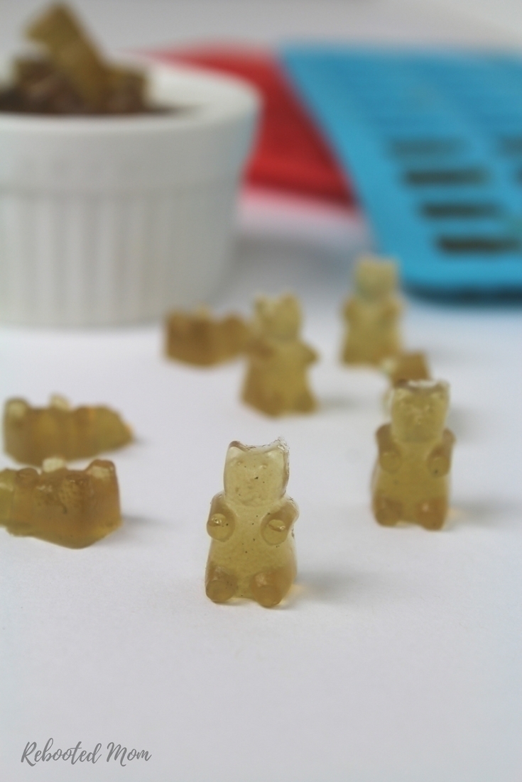 Combine Thieves Vitality Essential Oil with Lemon Vitality Essential Oil to make these cute gummy bears that'll help support your immune system!