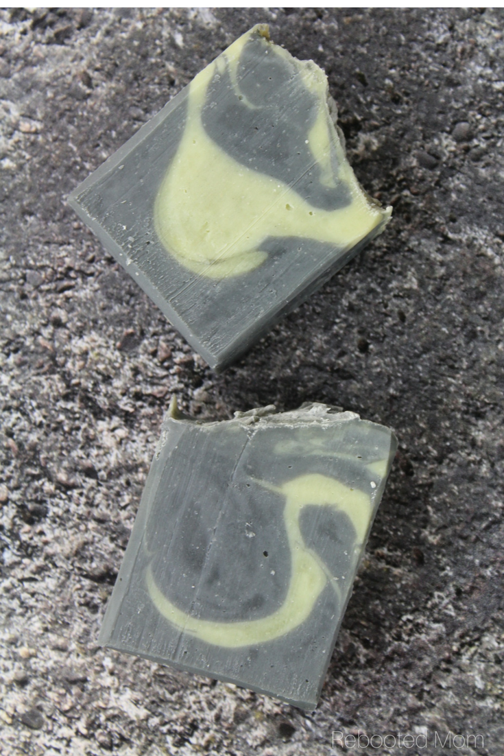 Activated Charcoal Cold Process Facial Soap with essential oil #coldprocesssoap #activatedcharcoal #homemadesoap #DIY