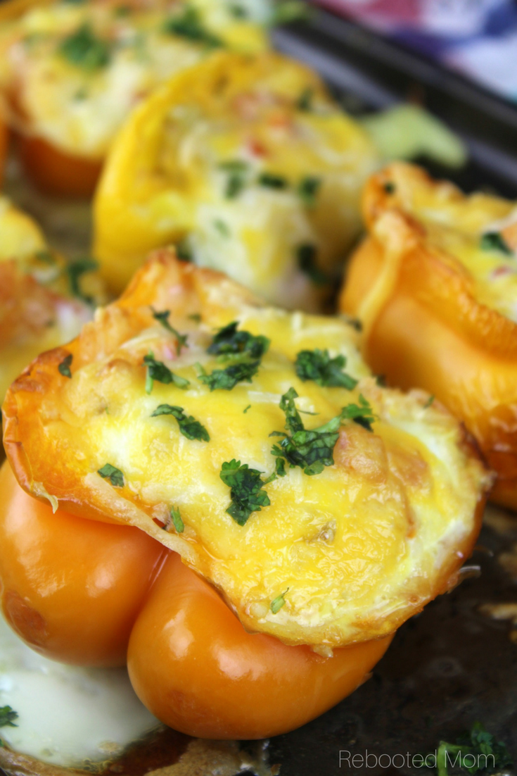 Peppers are the perfect vegetable for an inside-out omelet! These stuffed pepper omelets are not only easy to make, they are incredibly healthy, too! #healthy #peppers #omelet #breakfast