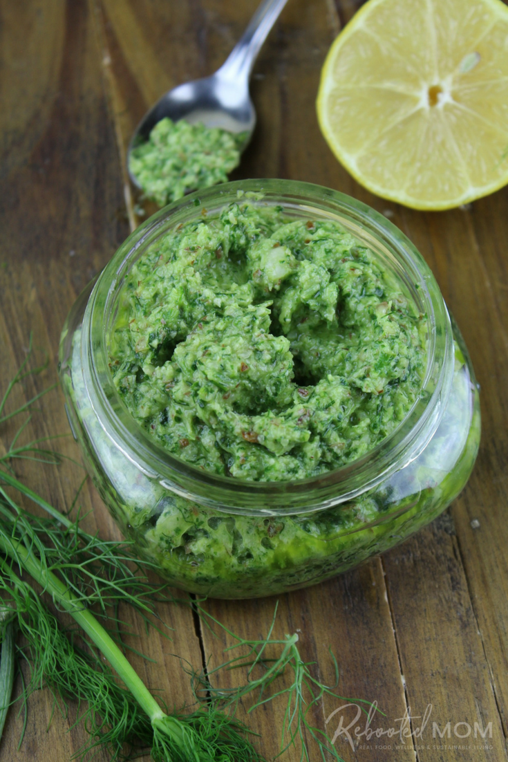 Fennel Fronds Pesto: Combine a few cups of fennel fronds with simple ingredients to make a delicious, freezer friendly fennel fronds pesto.   #fennel #fennelfronds #pesto #cleaneating #healthyrecipes