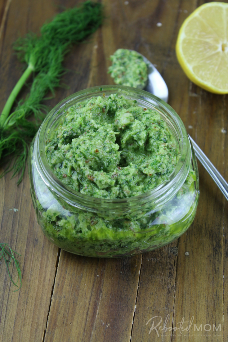 Fennel Fronds Pesto: Combine a few cups of fennel fronds with simple ingredients to make a delicious, freezer friendly fennel fronds pesto.   #fennel #fennelfronds #pesto #cleaneating #healthyrecipes
