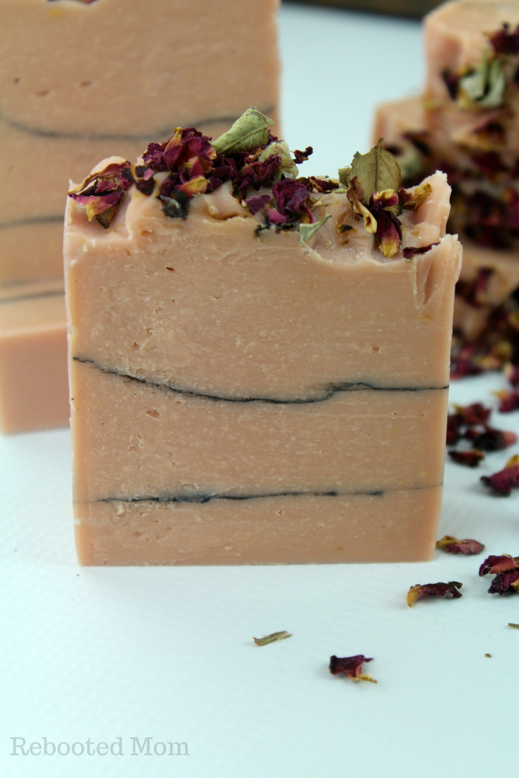 This Rose Clay and Charcoal Cold Process Soap is beautiful and incredibly moisturizing! #coldprocesssoap #CPsoap #soapmaking #milksoap