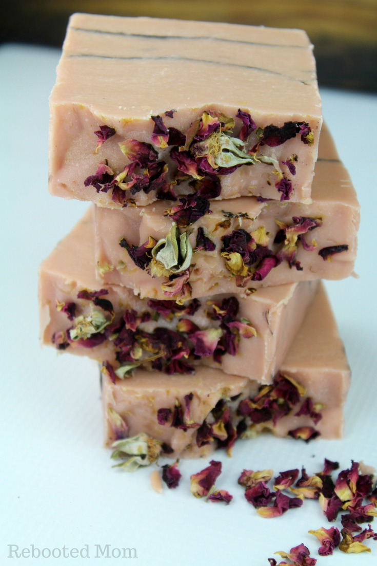 This Rose Clay and Charcoal Cold Process Soap is beautiful and incredibly moisturizing! #coldprocesssoap #CPsoap #soapmaking #milksoap