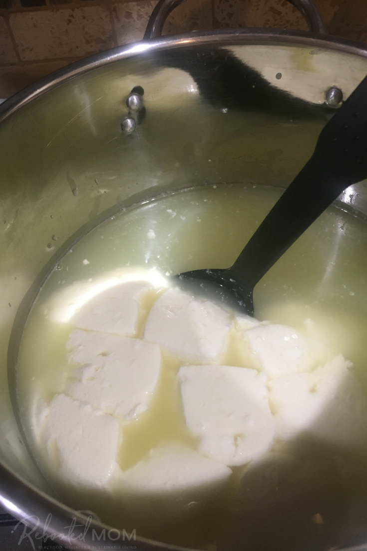 How to Make Fresh Mozzarella: Turn a gallon of raw milk into fresh mozzarella cheese in just under 30 minutes with this complete step-by-step (including pictures!) #cheese #cheesemaking #rawmilk #mozzarella 