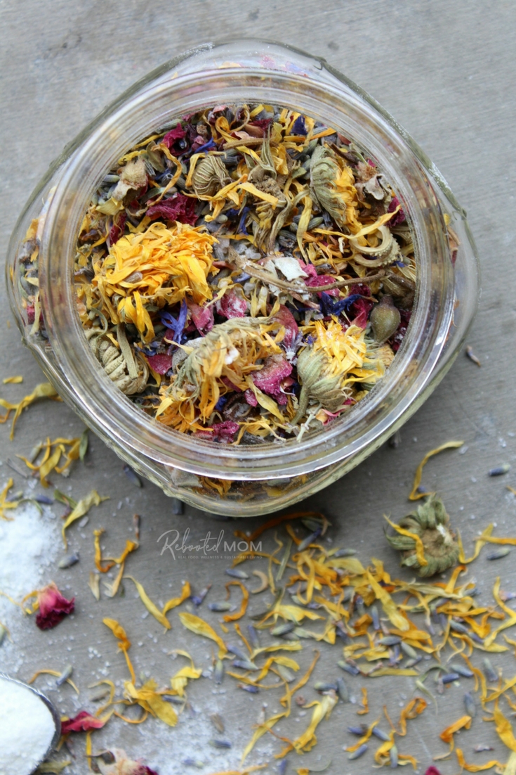 Looking for a way to relax after a long, hard day? This Relaxing Herbal Bath Soak will do the trick - perfect to use for yourself or as a homemade gift!  #healthyrecipes #selfcare #homemadegifts #bathsalts #essentialoils #giftideas 