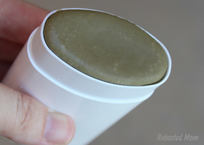 Finally an easy and effective homemade deodorant recipe with simple, non-toxic ingredients! Perfect for anyone - even those with the most sensitive skin!