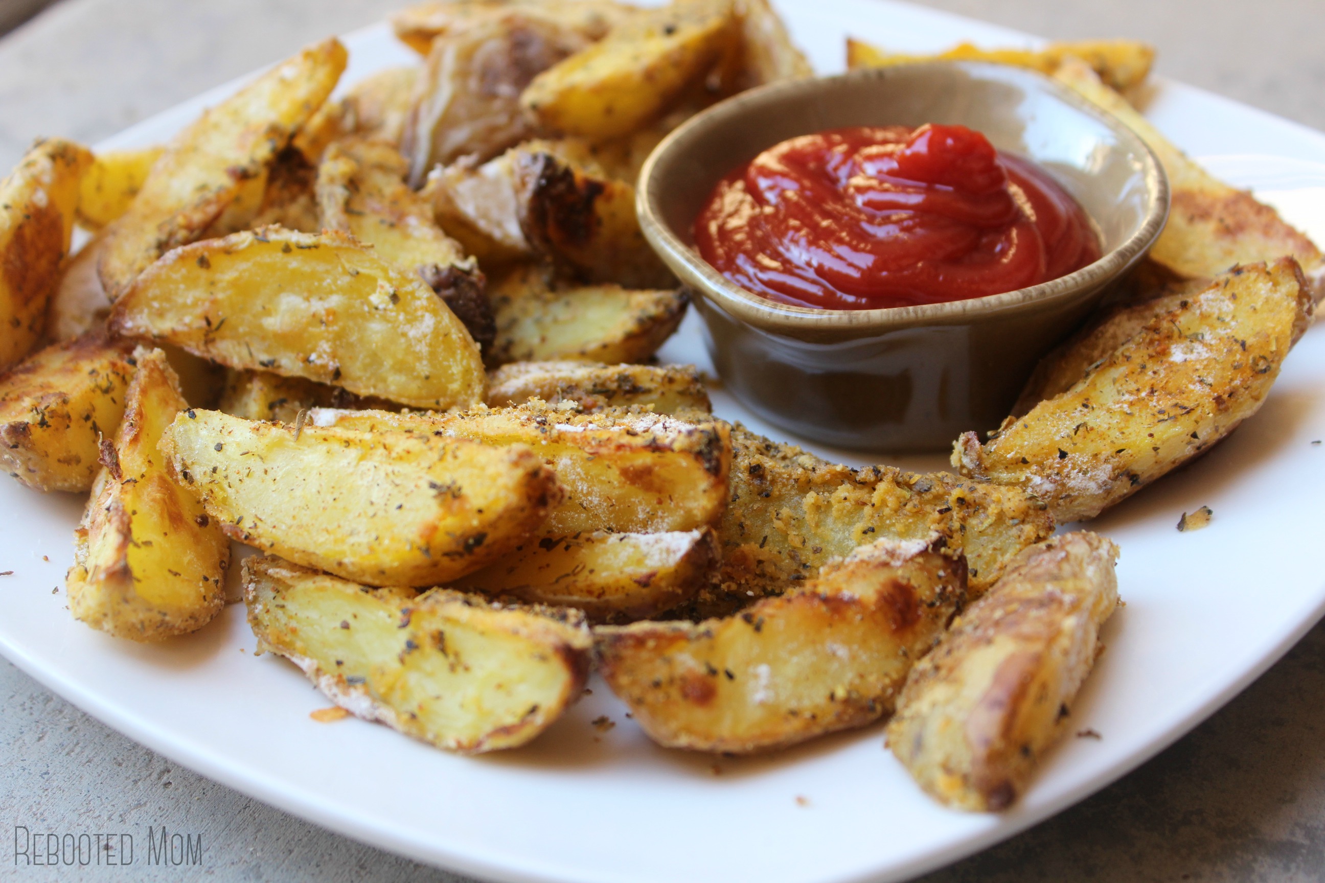 Oven baked potato wedges that are coated in seasoned flour and baked in the oven to perfection! A healthier version of the Jo Jo Potato!