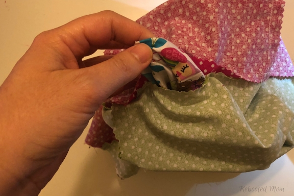 This Easy Sew Kids Tote Bag is a great tote for any child and a beautiful way to use up an abundance of fabric scraps or fat quarters. 