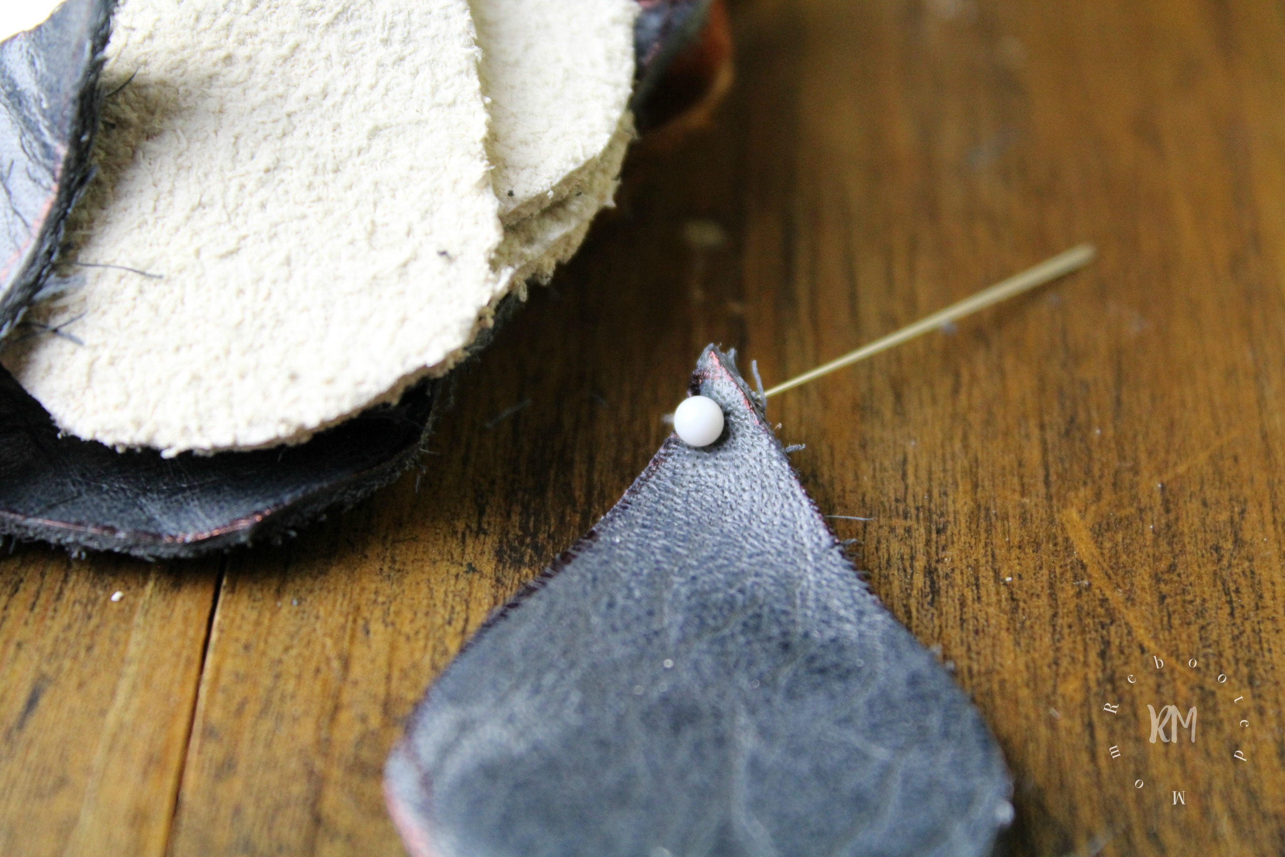 Make the coolest leather earrings with this simple DIY, leather scraps, and a simple tear drop shape file. This is an easy DIY that takes mere minutes!
