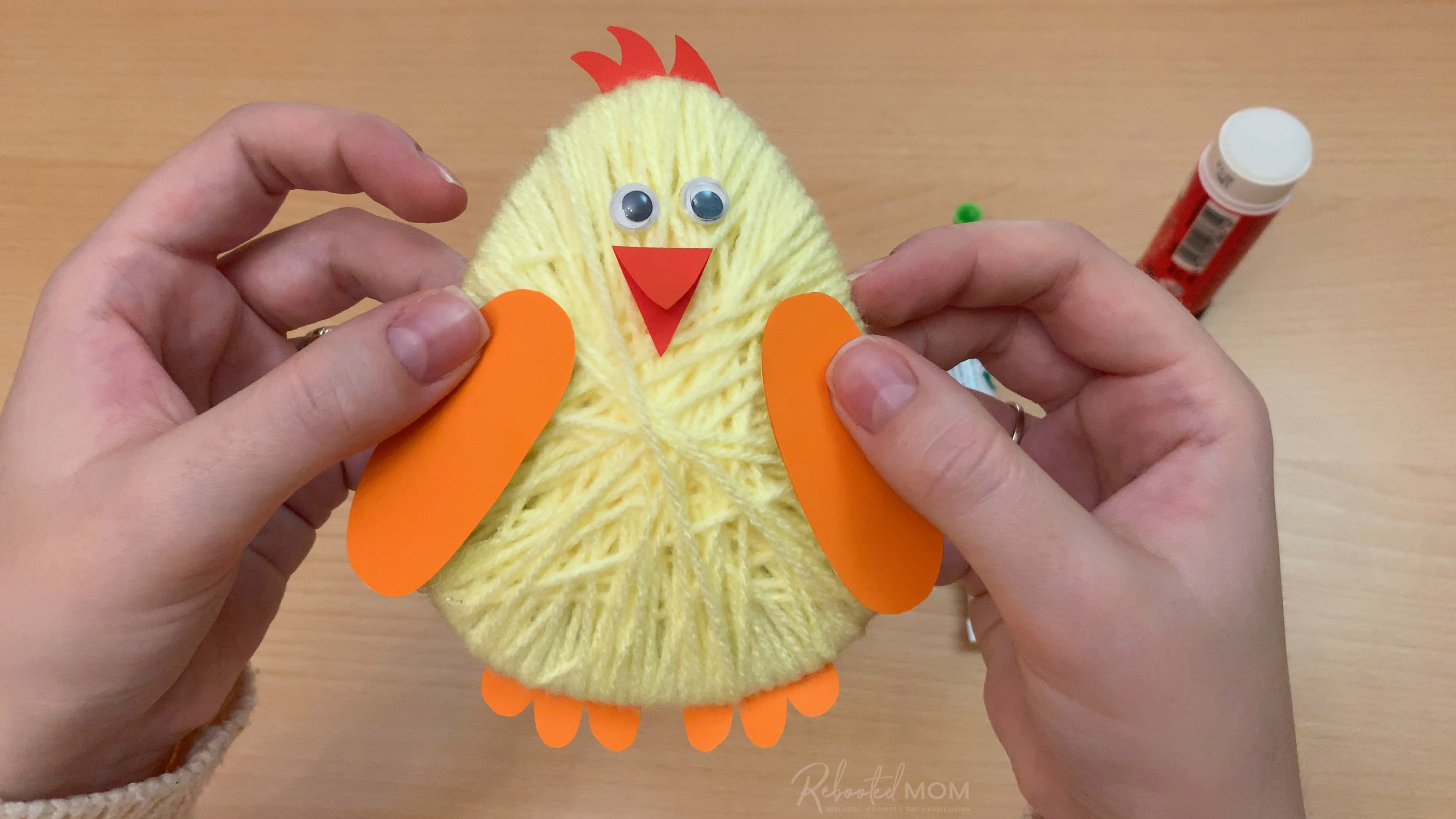 This adorable Easter Chick Yarn Craft is simple for kids to make and the perfect way to welcome spring and the Easter holiday!   