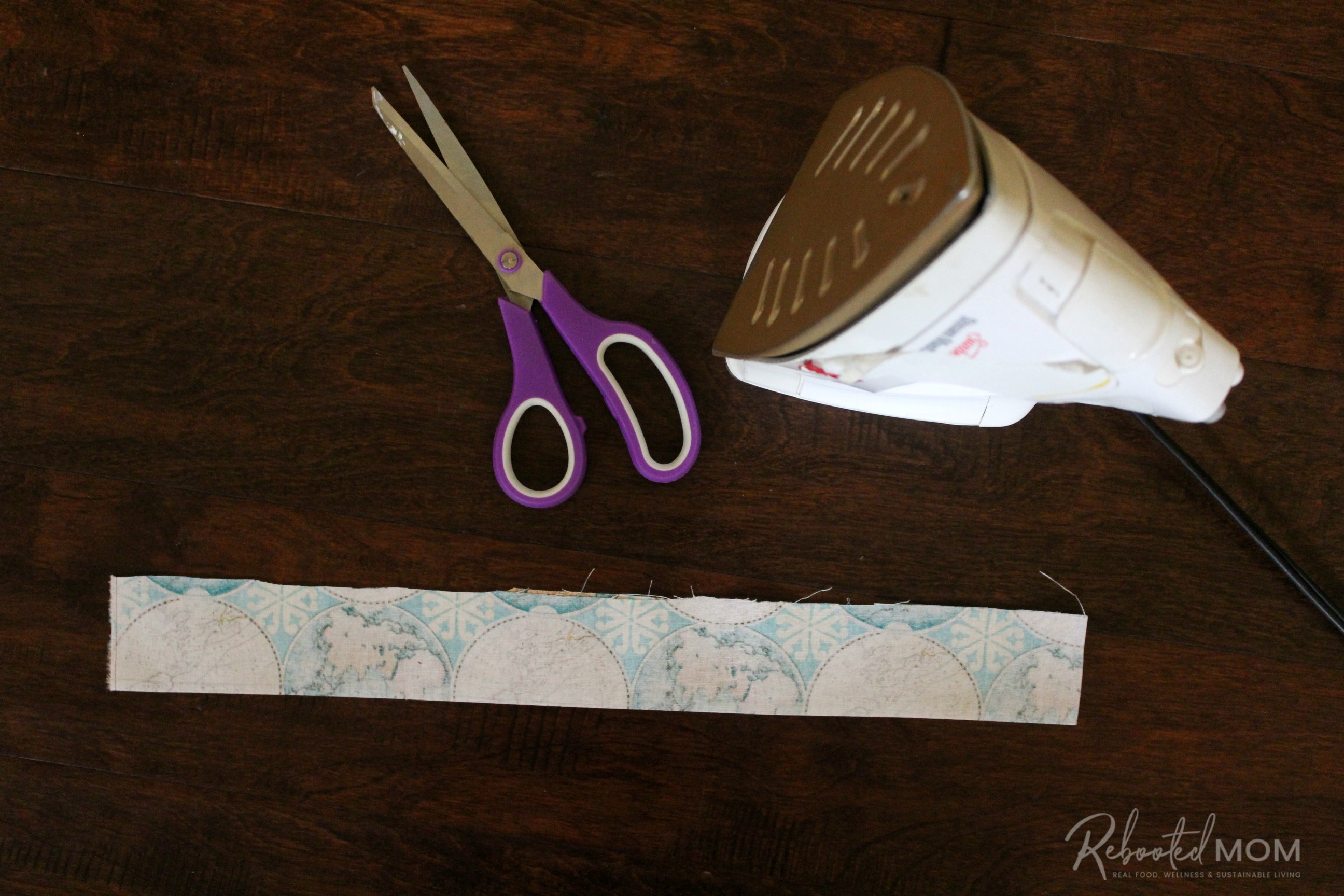 5-minute sewing project -- Fabric Bookmark