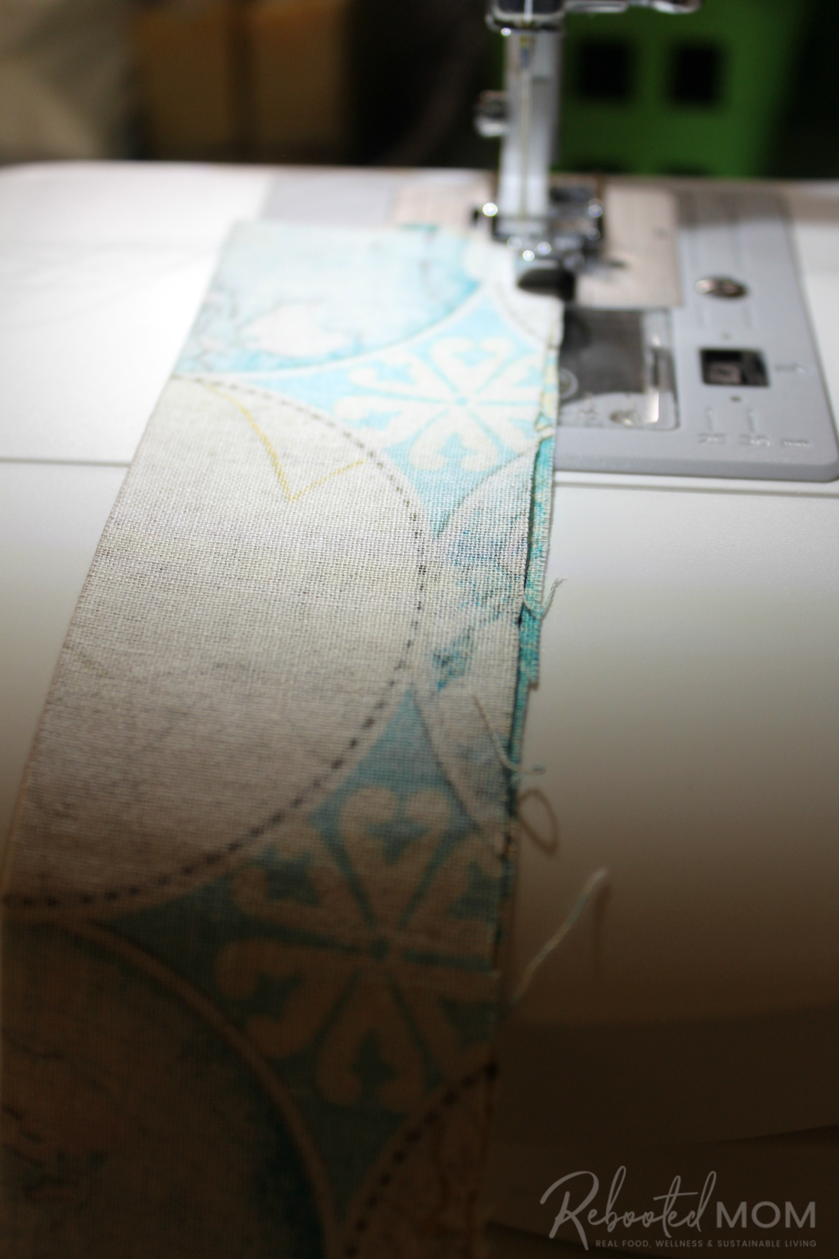 5-minute sewing project -- Fabric Bookmark