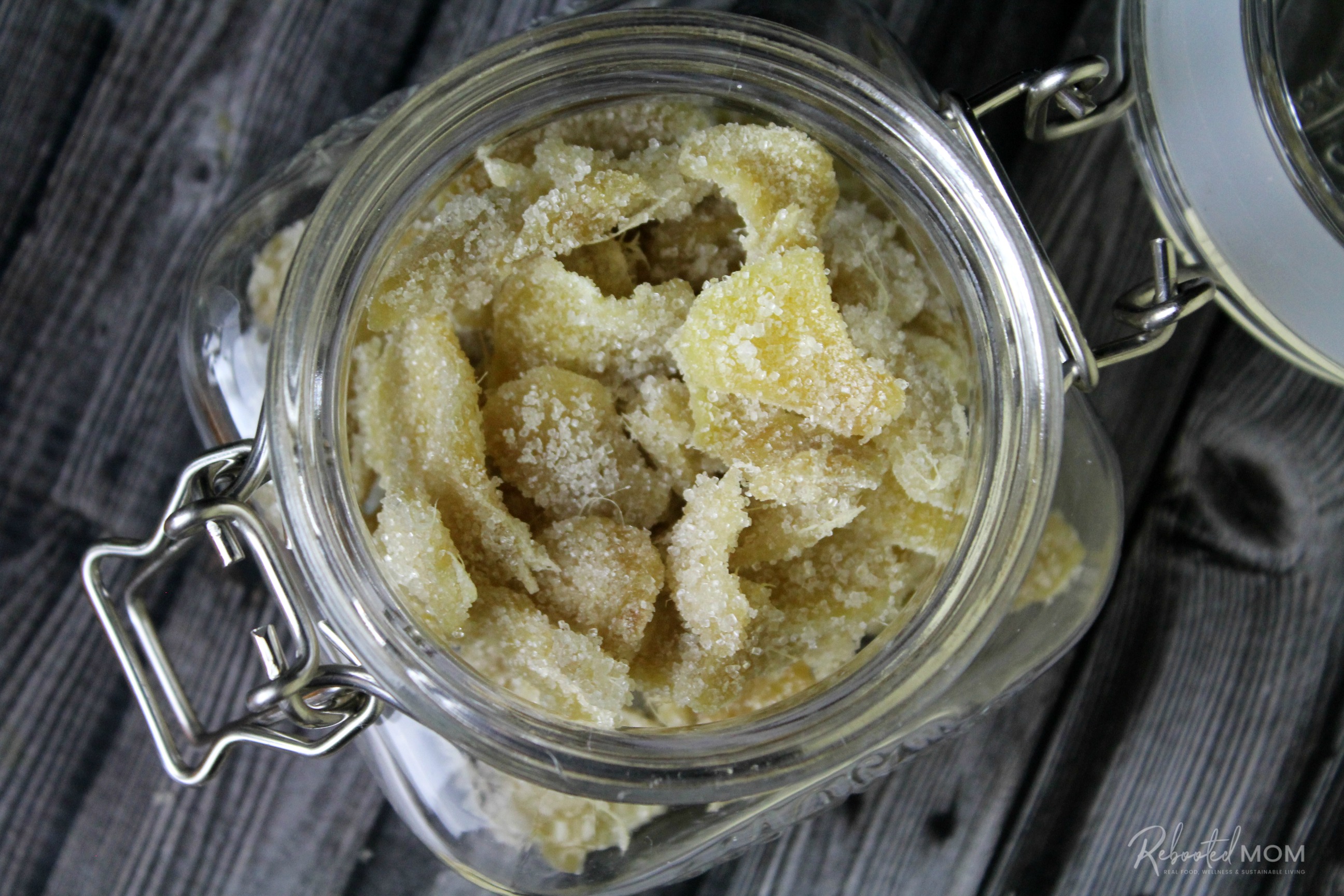 Candied ginger \\ How to make candied ginger - an easy recipe that requires just 3 simple ingredients that result in a delicious treat that's perfect to gift!