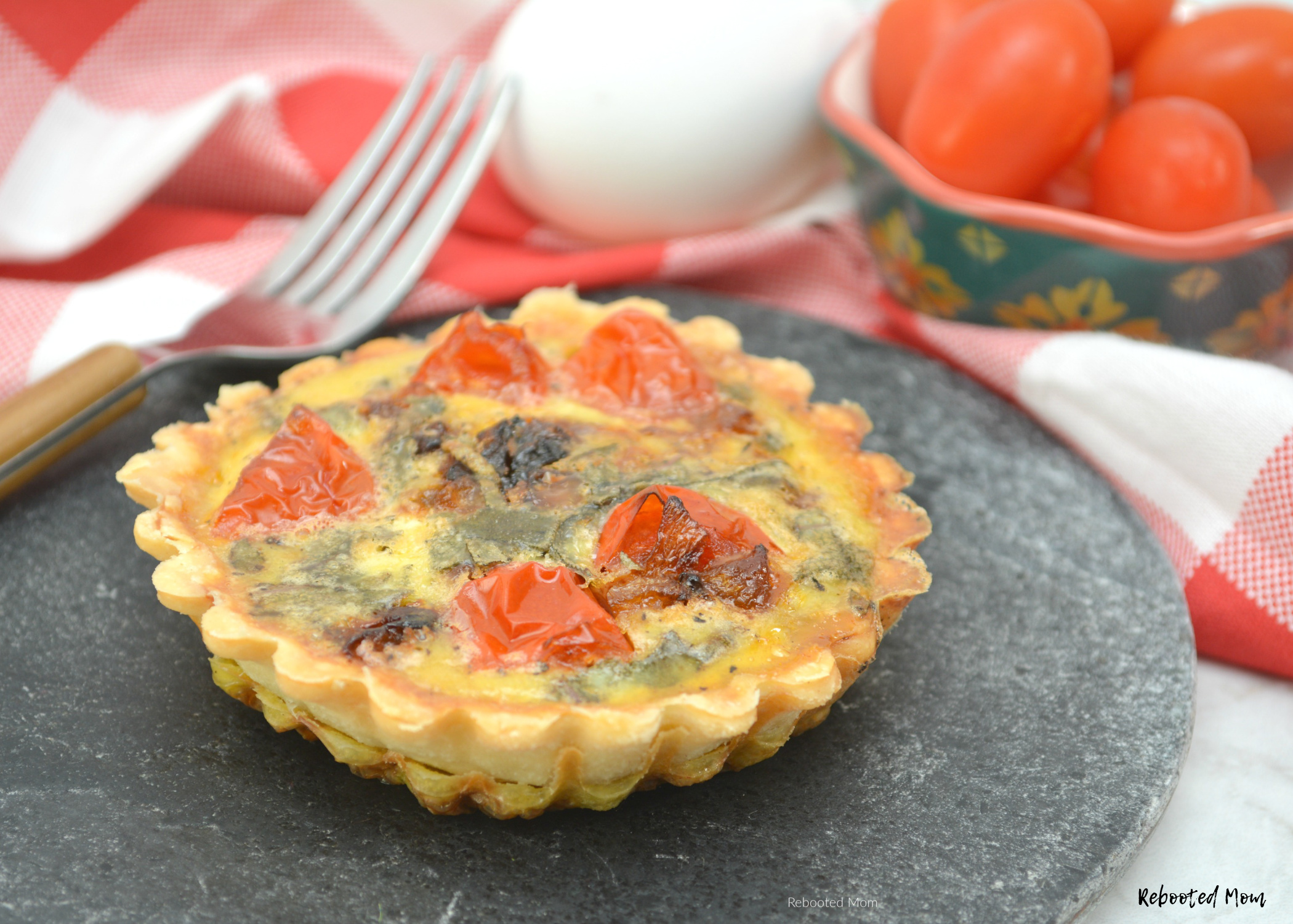 Goat Cheese & Tomato Tart // Easy and healthy Goat Cheese & Tomato Tart - whipped together easily with simple ingredients in a ready made pie crust. Perfect for a light summer dinner!
