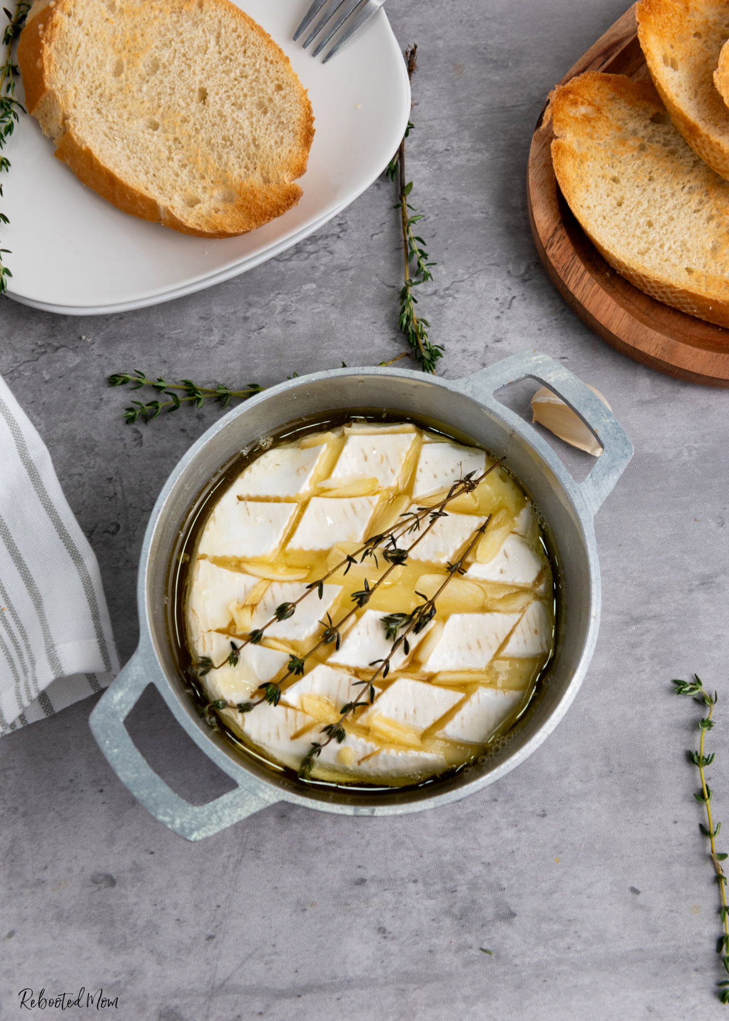 Baked Brie with Garlic and Honey - I can't think of a better way to chow down! Check out this recipe so you can whip up this delicious appetizer for yourself, family or friends!