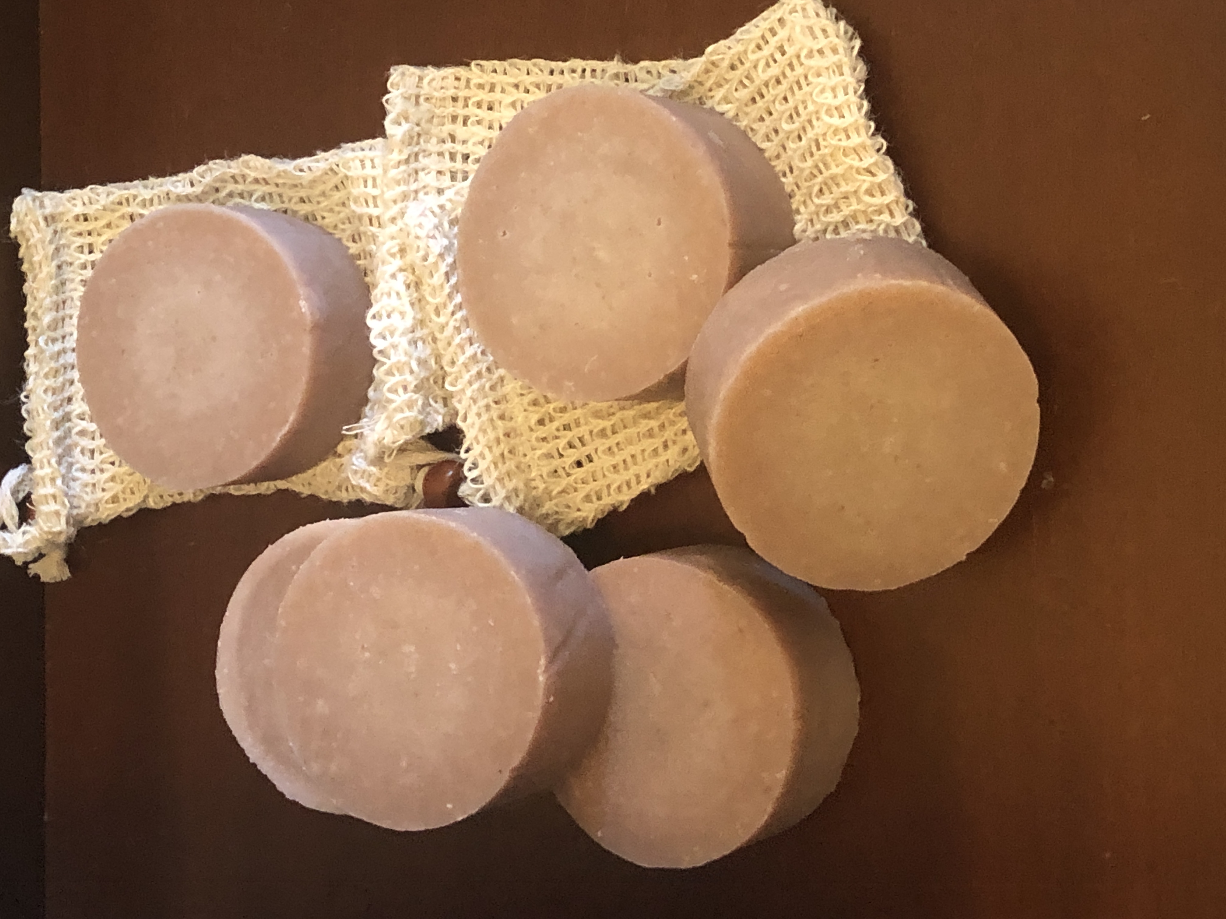 Creamy Aloe and Oat Soap – an unscented aloe vera cold processed soap that’s simple to make! A creamy and yet gentle soap for sensitive skin!